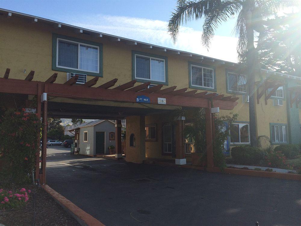 Sandyland Reef Carpinteria