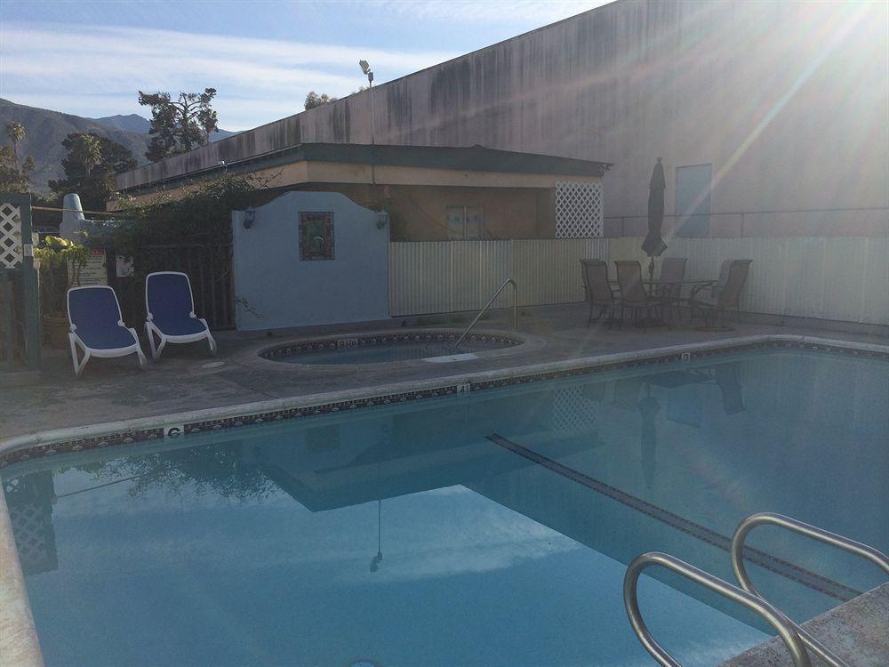 Sandyland Reef Motel